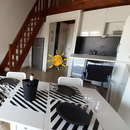 Appartement Terrasse Vue Mer, Plage Gorguette A 1 Minute A Pied, Wifi,Clim Parking Collectif Sanary-sur-Mer Exterior photo