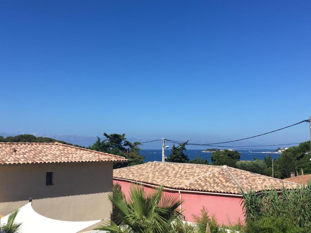 Appartement Terrasse Vue Mer, Plage Gorguette A 1 Minute A Pied, Wifi,Clim Parking Collectif Sanary-sur-Mer Exterior photo